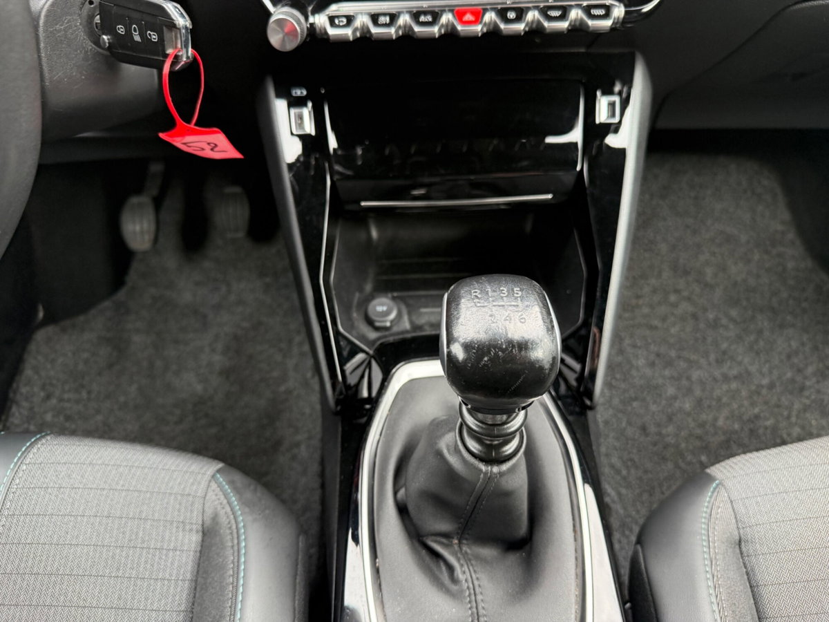 Peugeot 2008 PureTech 100 S&S Allure Pack (15)