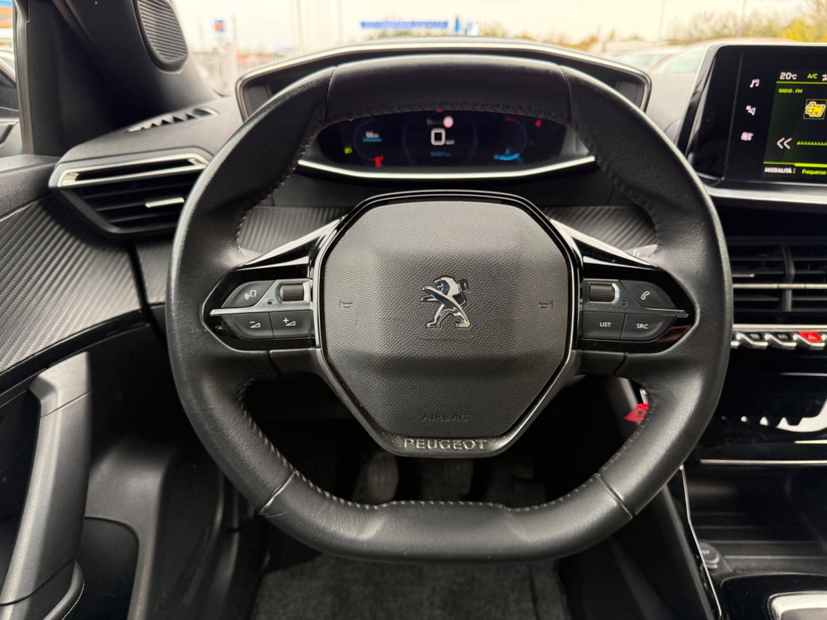 Peugeot 2008 PureTech 100 S&S Allure Pack (19)