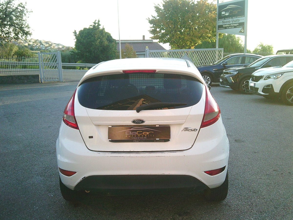 Ford Fiesta 1.4 TDCi 68CV 3 porte Titanium (4)