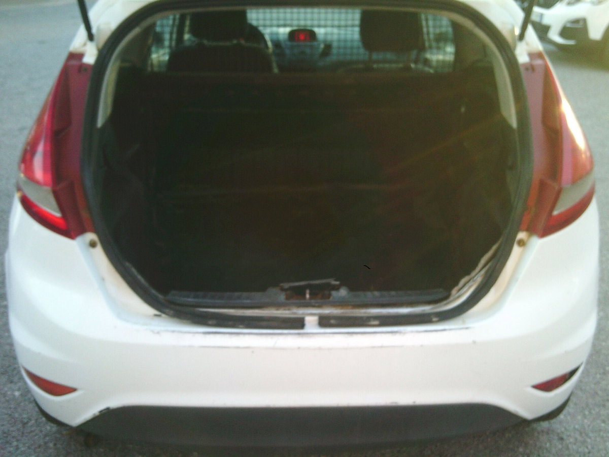 Ford Fiesta 1.4 TDCi 68CV 3 porte Titanium (8)