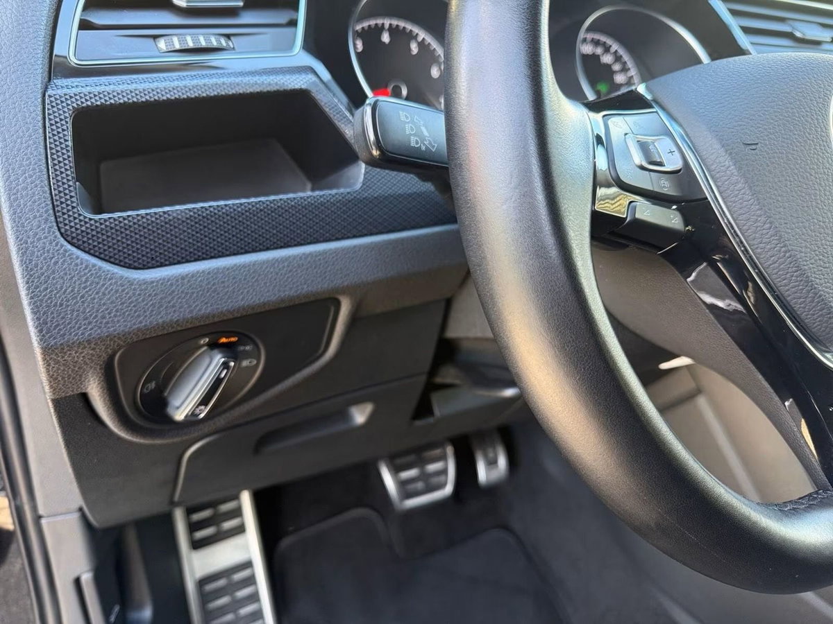 Volkswagen Touran 1.5 tsi Edition 150cv dsg (8)