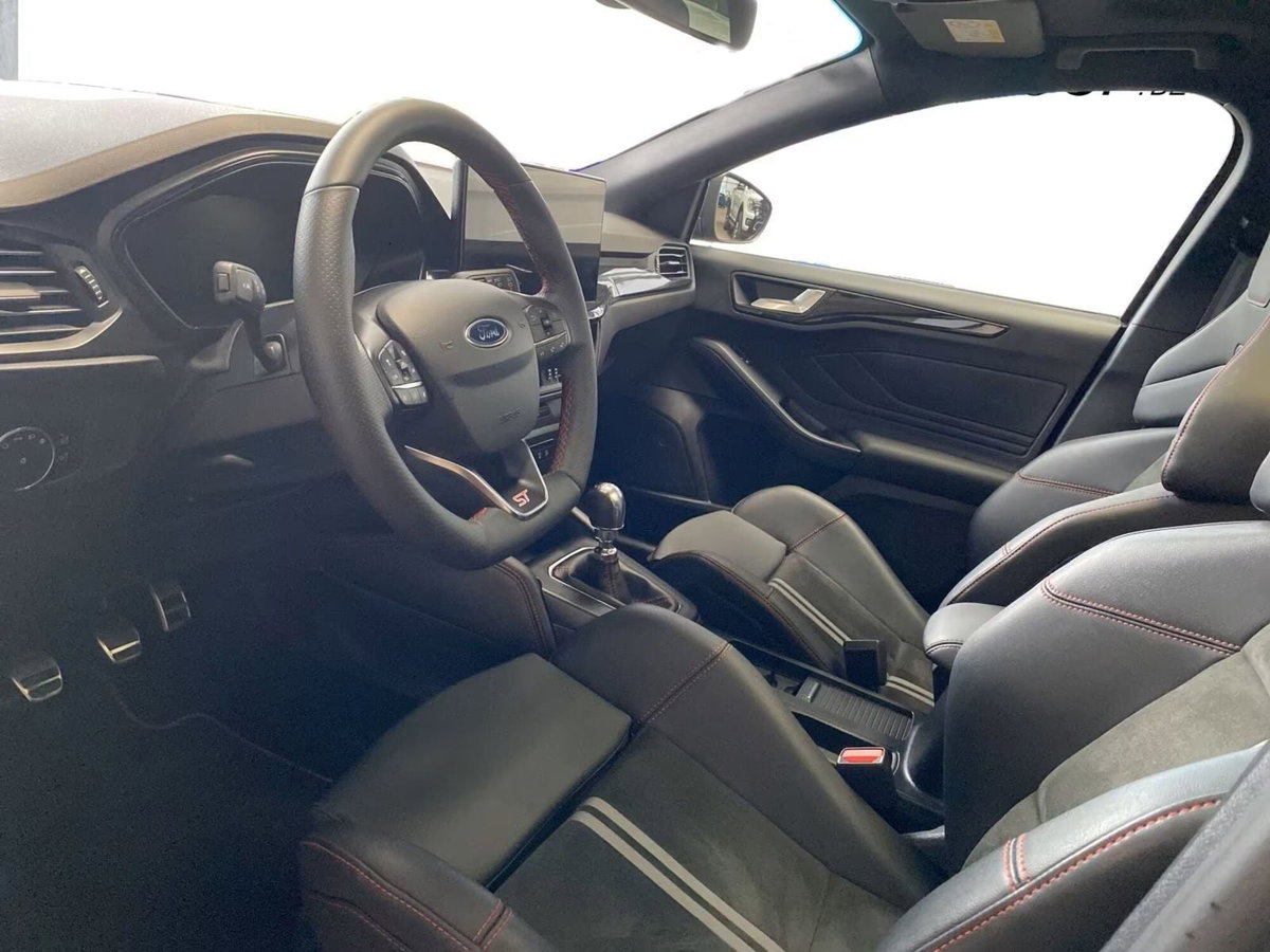 Ford Focus 2.3 EcoBoost 280 CV 5p. ST (8)