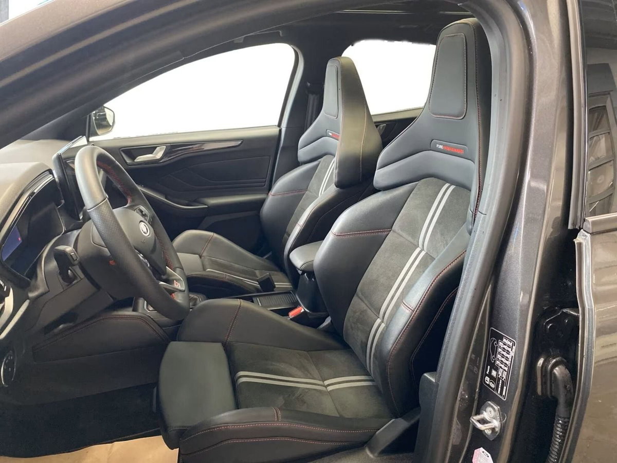 Ford Focus 2.3 EcoBoost 280 CV 5p. ST (9)