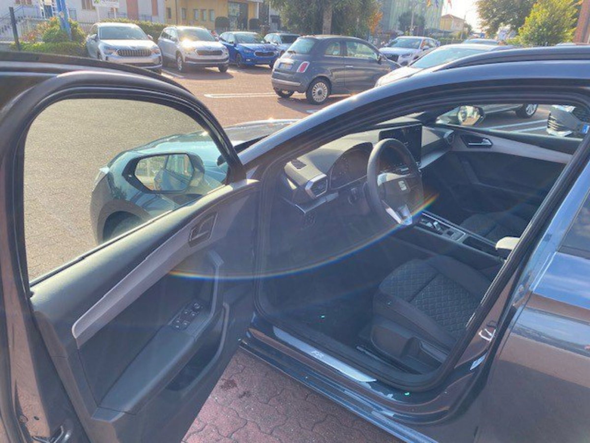 SEAT Leon ST Sportstourer 1.5 hybrid FR 116cv dsg (11)