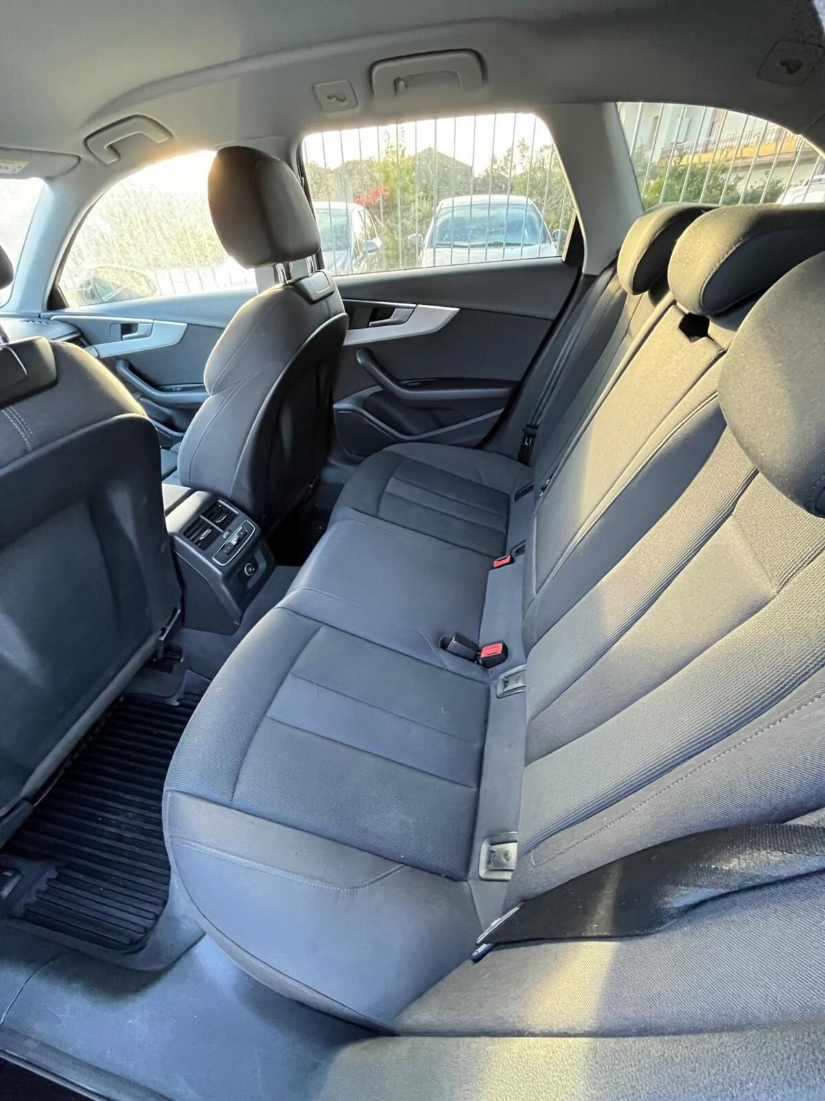 Audi A4 Avant 40 g-tron S tronic Design (9)