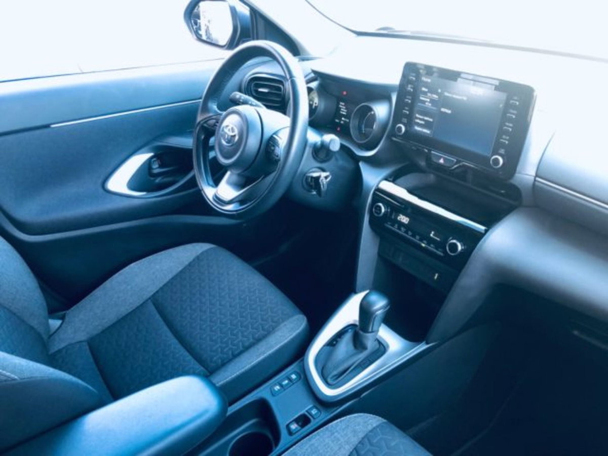 Toyota Yaris Cross 1.5h GR Sport Black Sky fwd 116cv e-cvt (16)