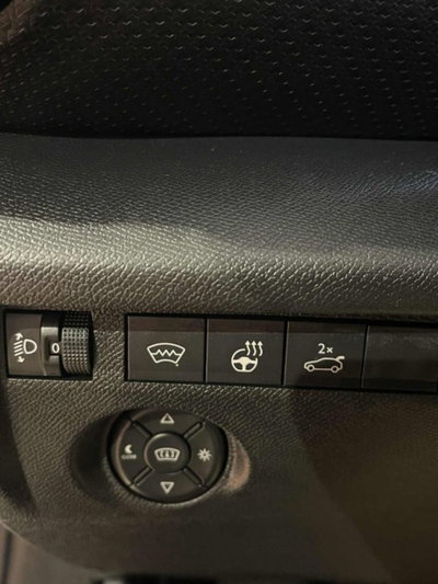 Citroen C4 PureTech 130 S&S EAT8 Shine (15)
