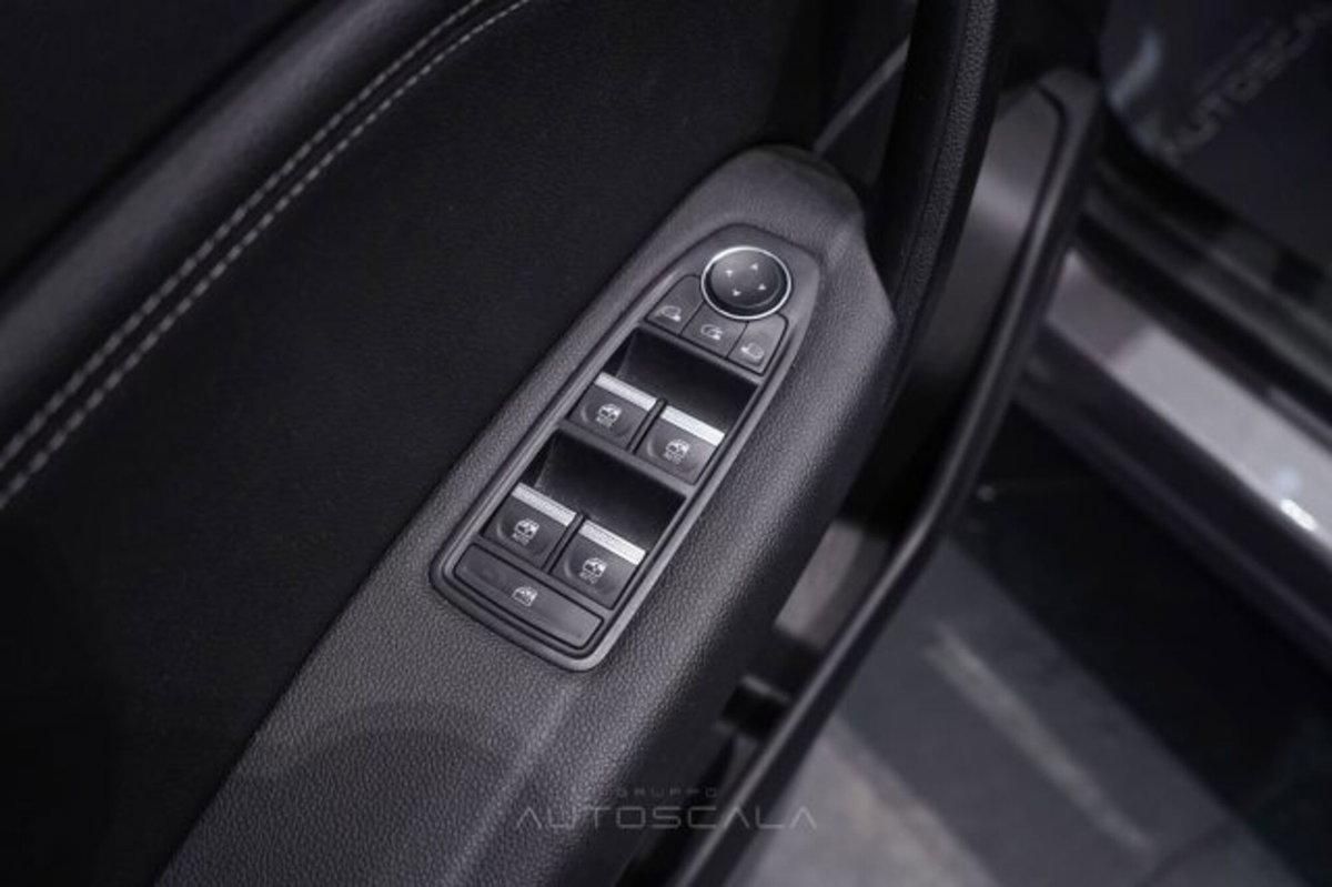 Renault Captur 1.0 tce Techno 90cv (10)