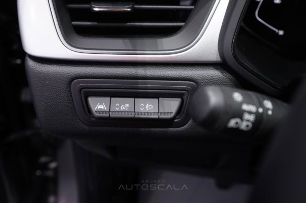 Renault Captur 1.0 tce Techno 90cv (12)