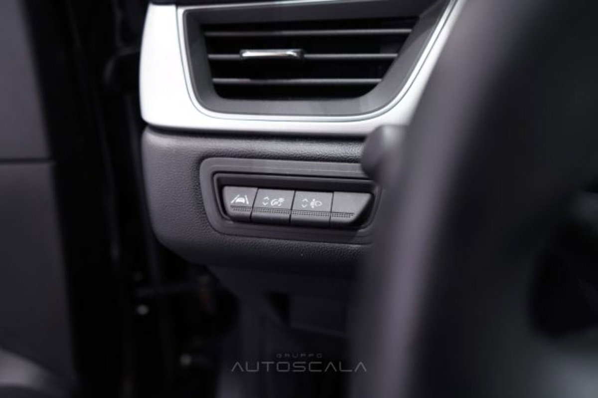 Renault Captur 1.0 tce Techno 90cv (12)