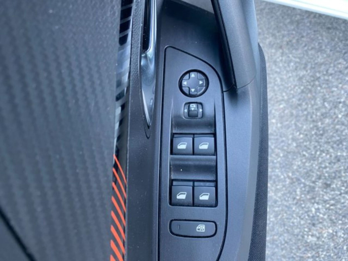 Peugeot 2008 PureTech 100 S&S Active Pack (18)