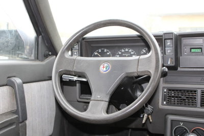 Alfa Romeo 75 1.8 IE (15)