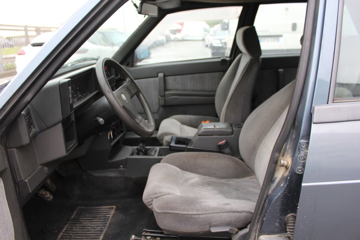 Alfa Romeo 75 1.8 IE (17)