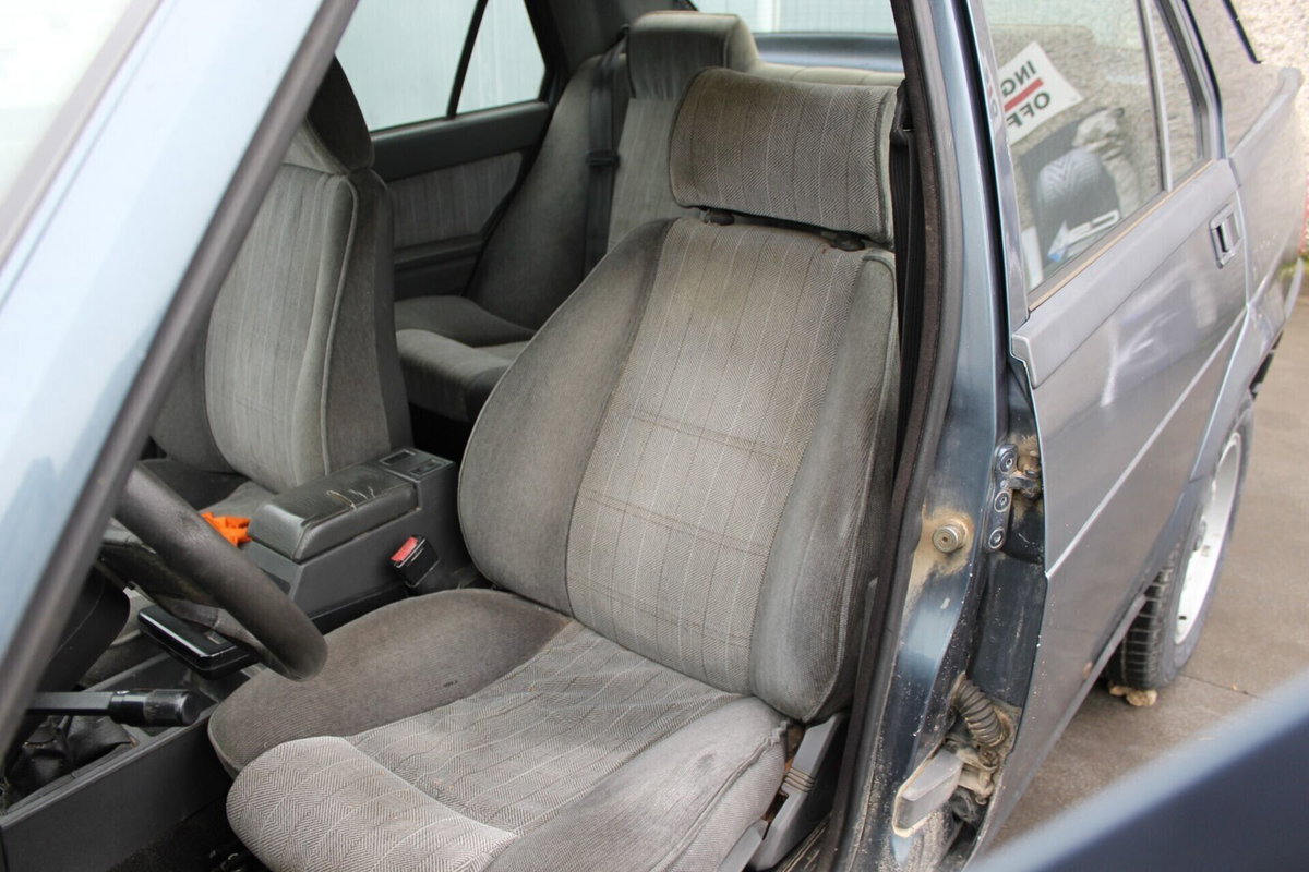 Alfa Romeo 75 1.8 IE (18)