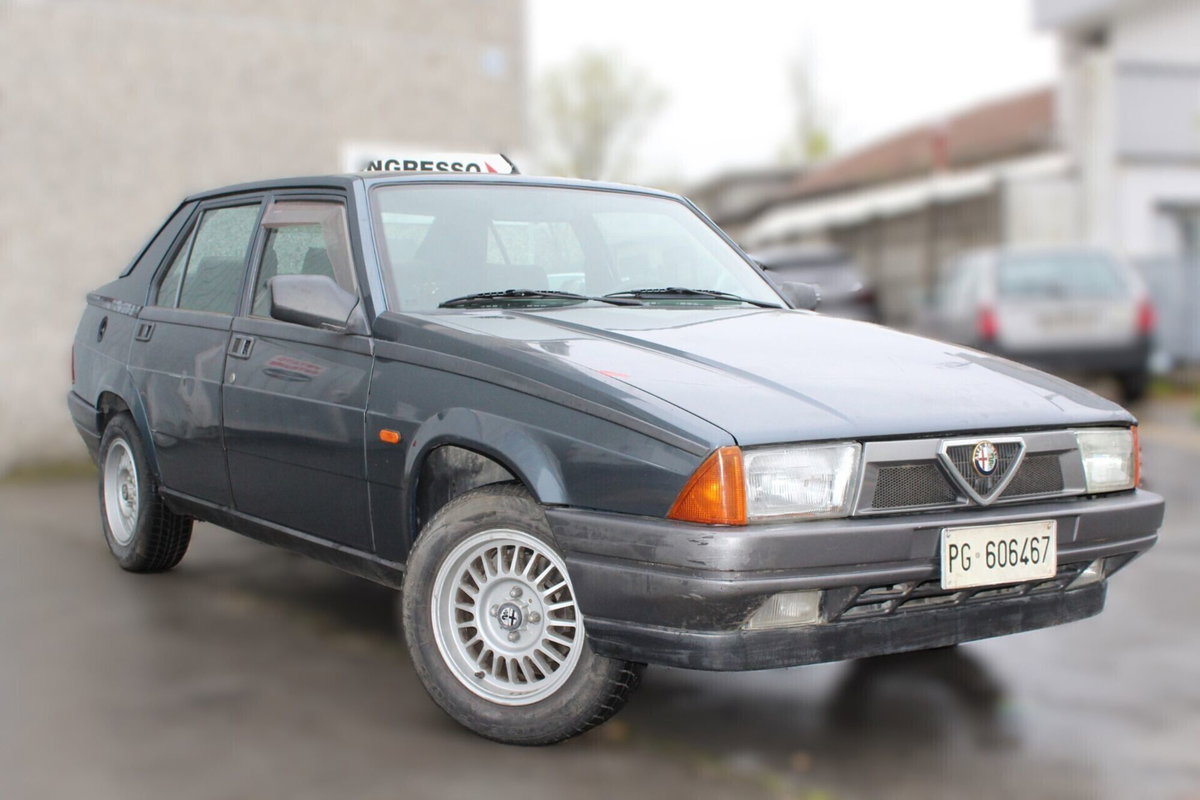 Alfa Romeo 75 1.8 IE (2)