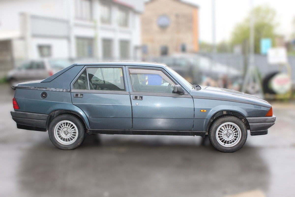 Alfa Romeo 75 1.8 IE (4)