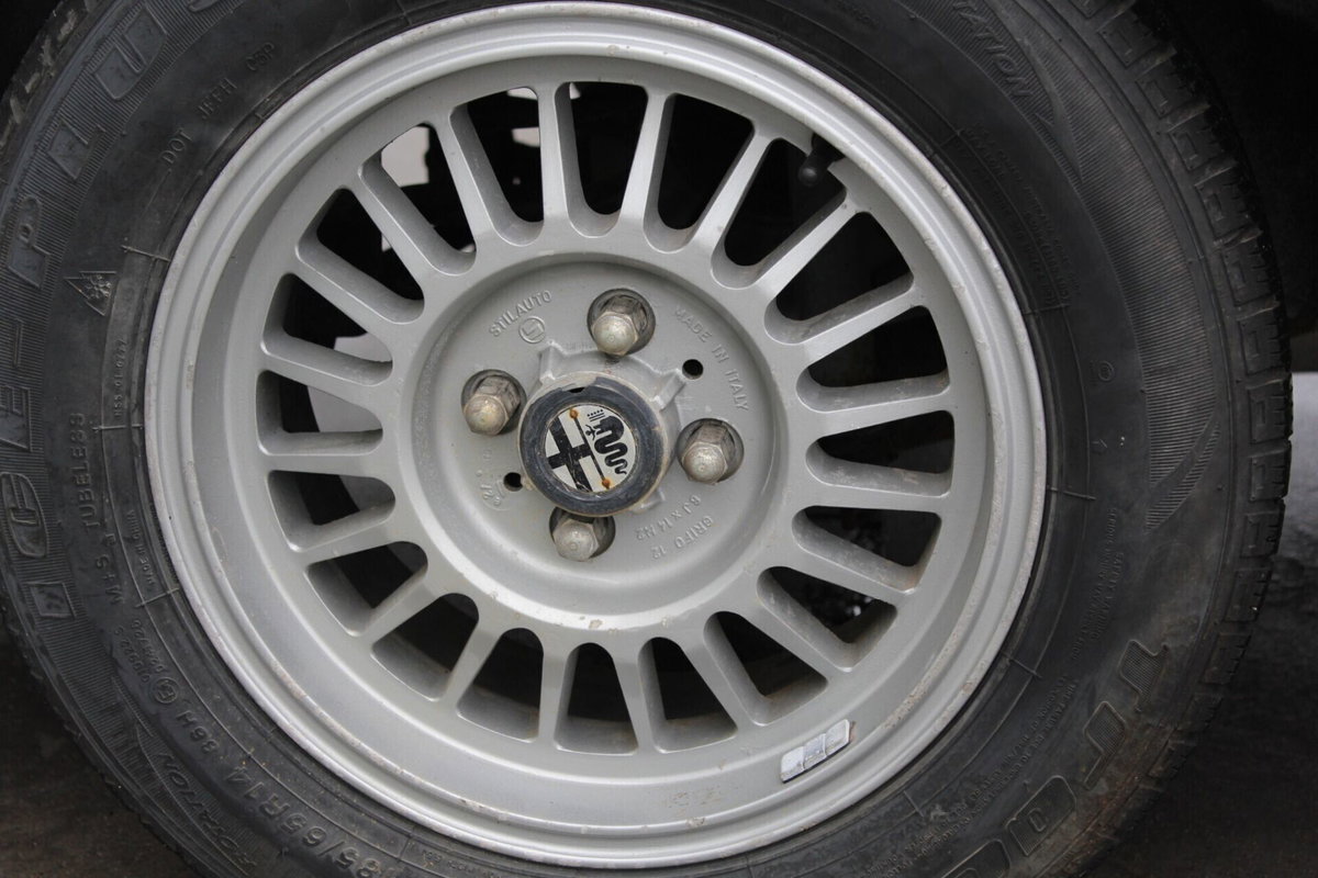 Alfa Romeo 75 1.8 IE (5)