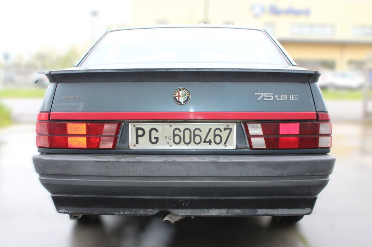 Alfa Romeo 75 1.8 IE (7)