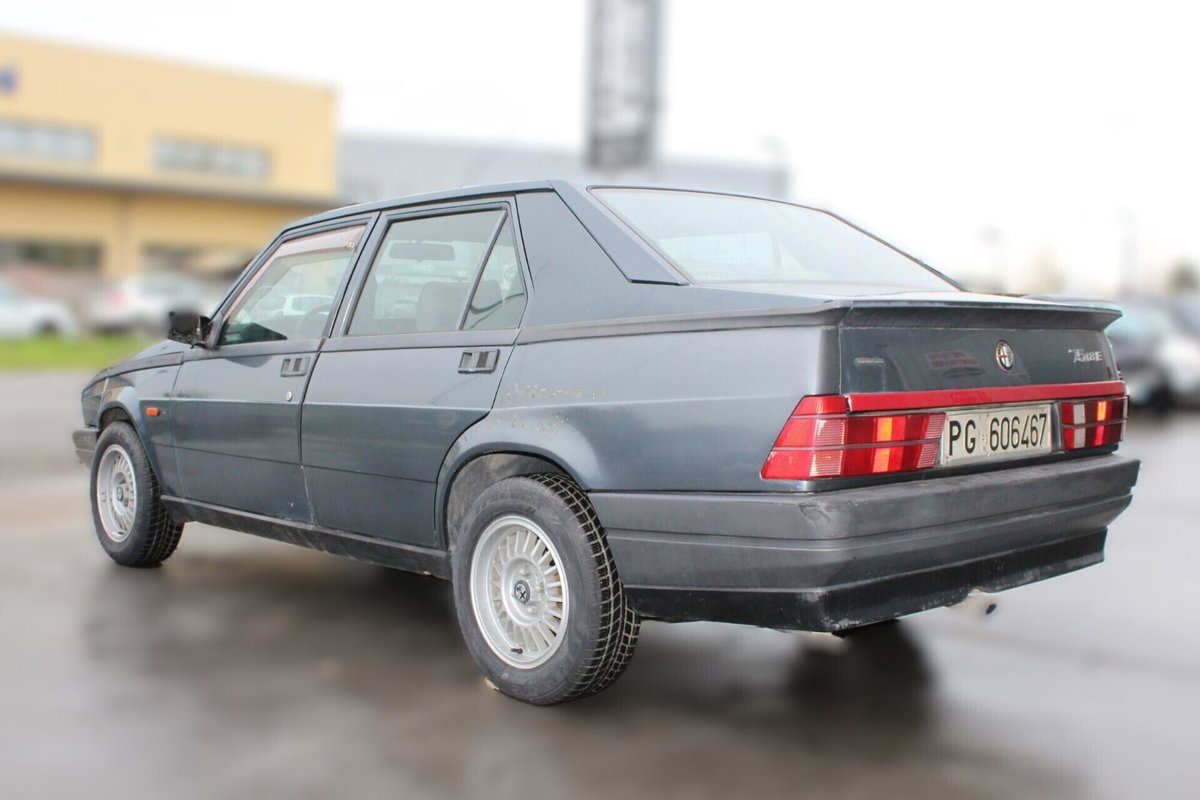 Alfa Romeo 75 1.8 IE (8)