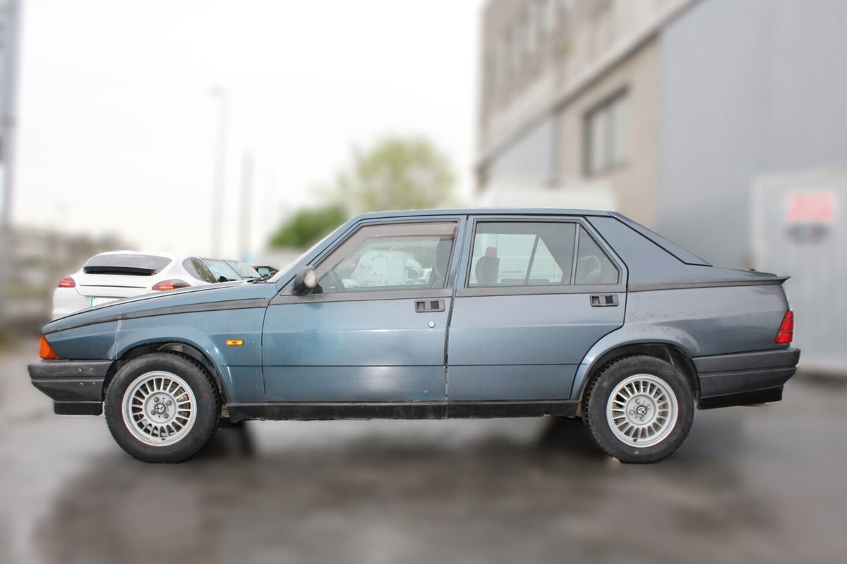 Alfa Romeo 75 1.8 IE (9)