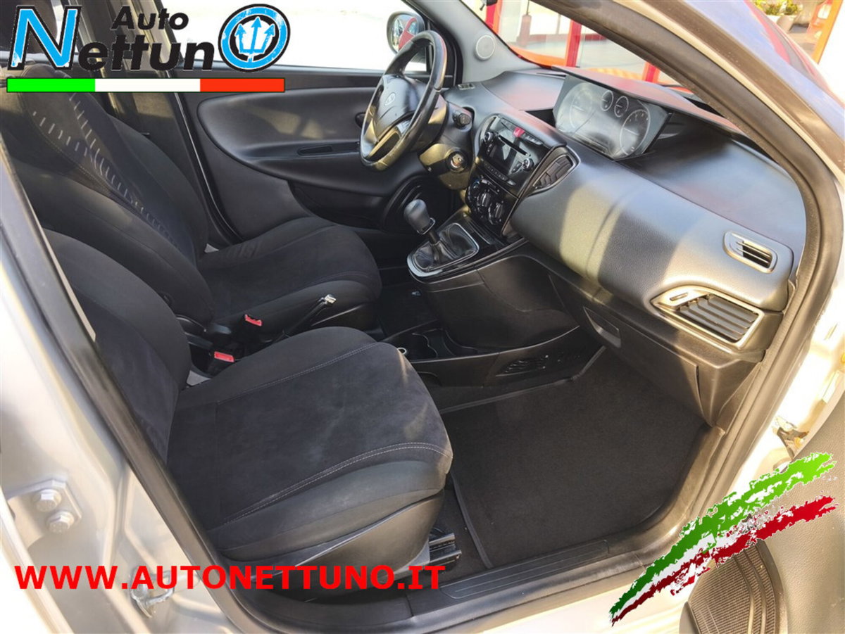 Lancia Ypsilon 1.2 69 CV 5 porte GPL Ecochic Gold (11)