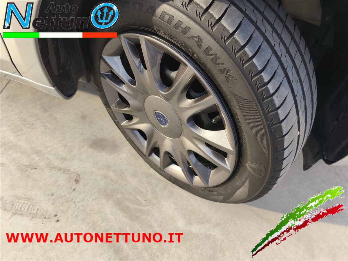 Lancia Ypsilon 1.2 69 CV 5 porte GPL Ecochic Gold (13)