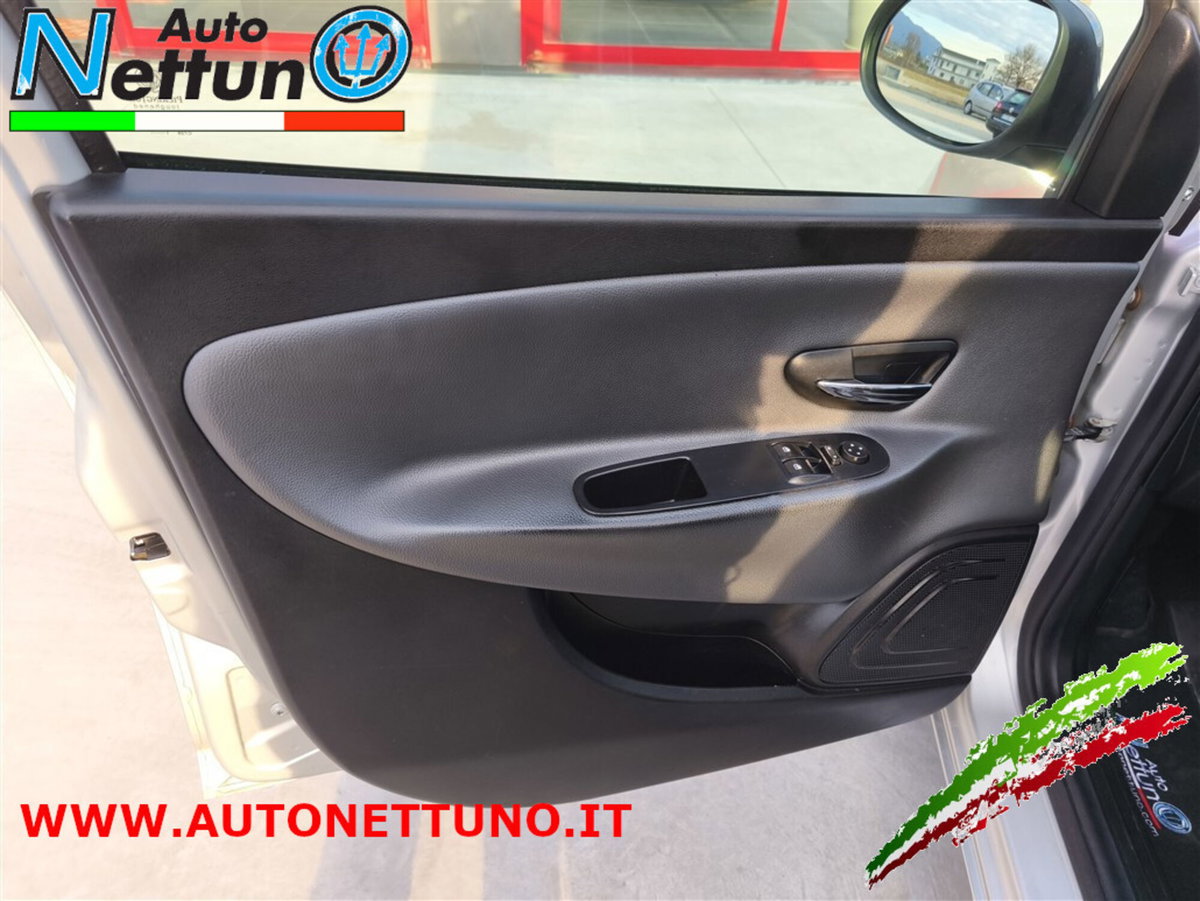 Lancia Ypsilon 1.2 69 CV 5 porte GPL Ecochic Gold (7)