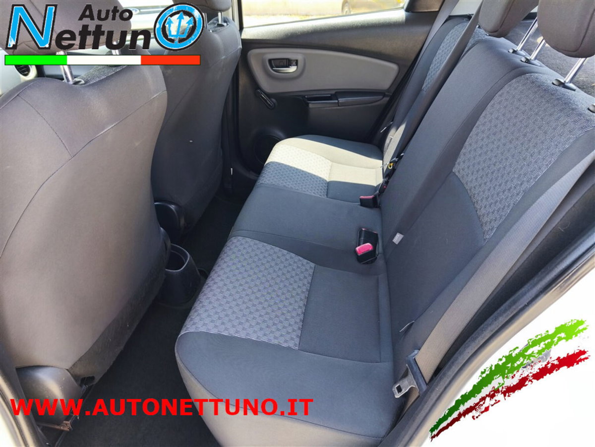 Toyota Yaris 1.0 5 porte Lounge (12)