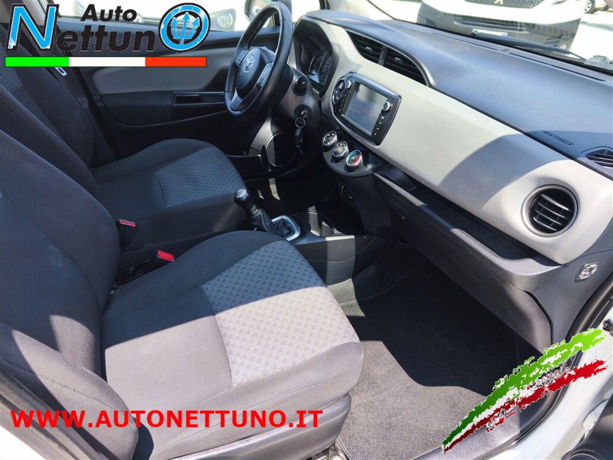 Toyota Yaris 1.0 5 porte Lounge (15)