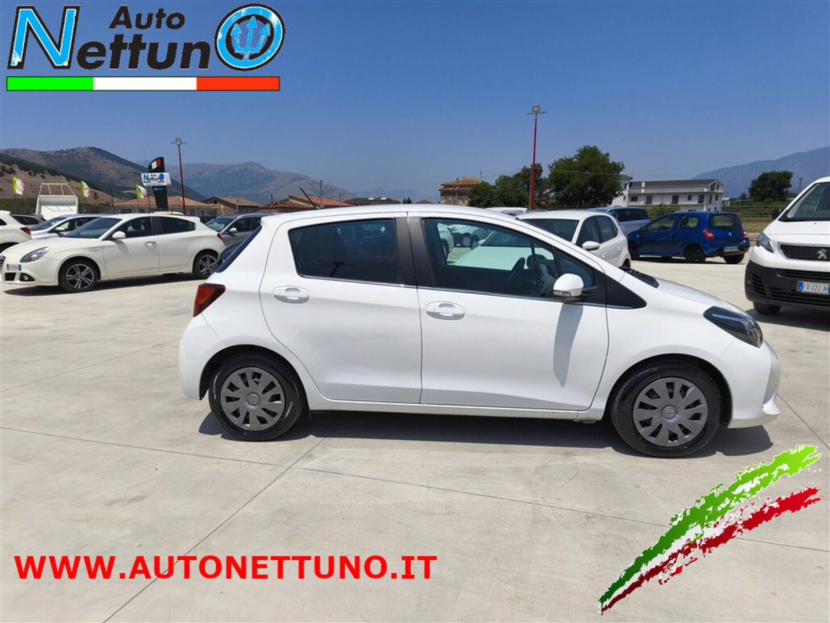 Toyota Yaris 1.0 5 porte Lounge (4)