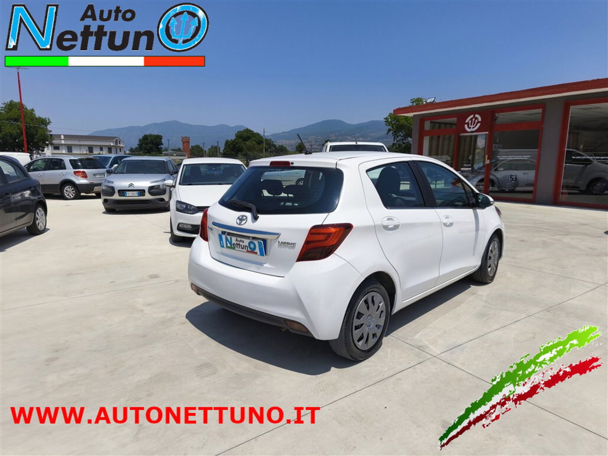 Toyota Yaris 1.0 5 porte Lounge (5)
