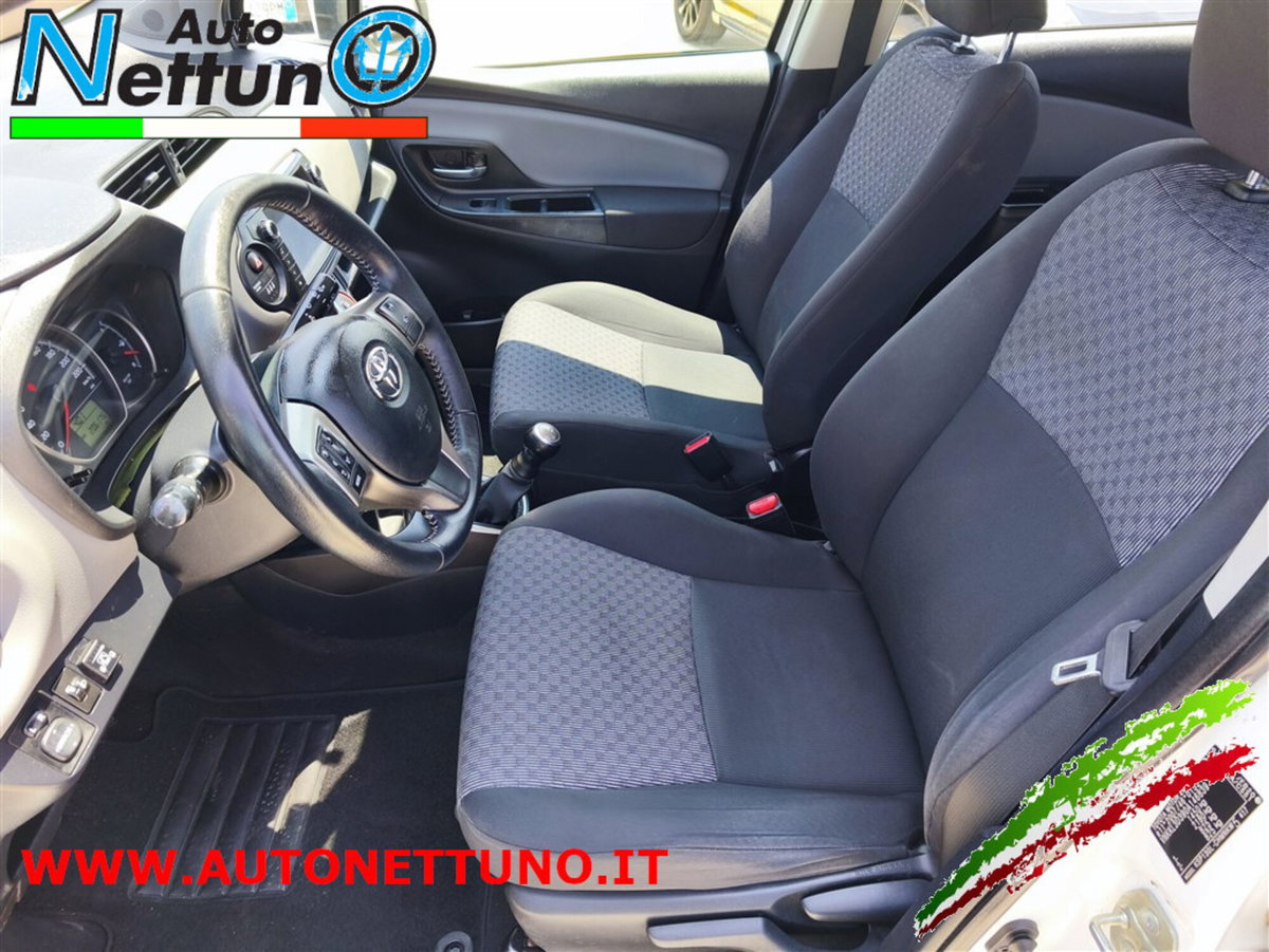 Toyota Yaris 1.0 5 porte Lounge (8)