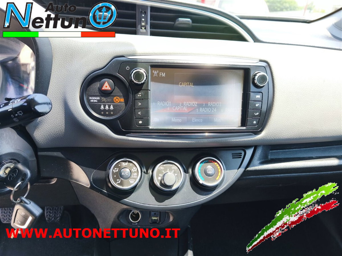 Toyota Yaris 1.0 5 porte Lounge (9)