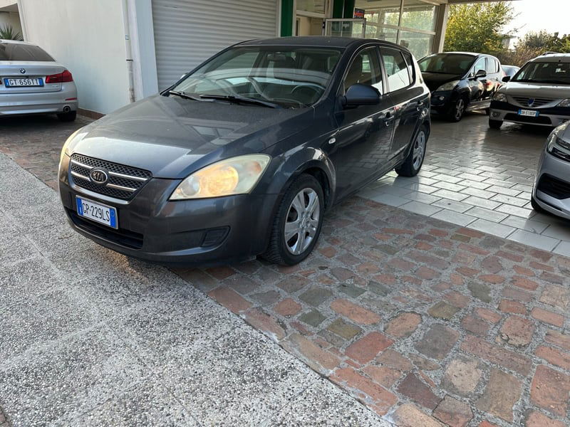 Kia Ceed 1.6 CRDi 115 CV 5p. Pure
