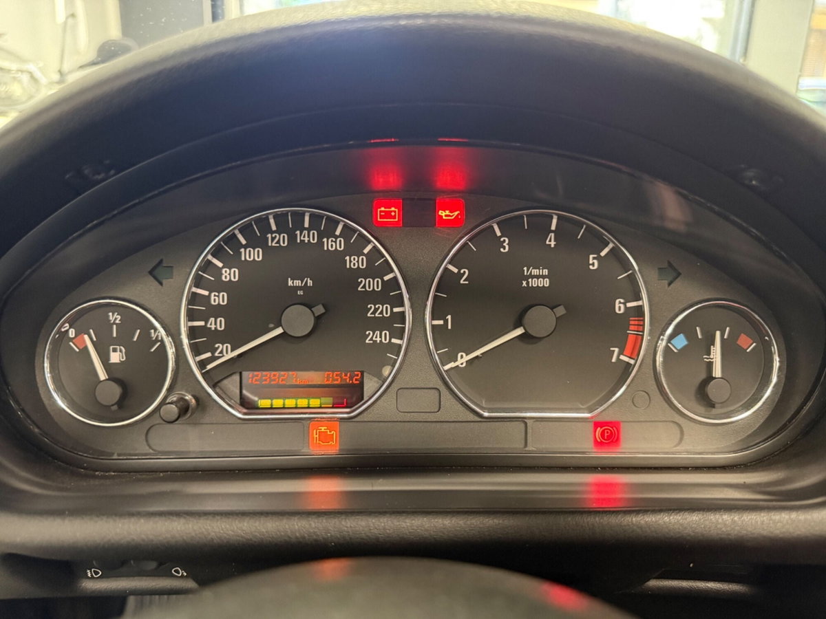 BMW Z3 Cabrio 2.2 24V cat Roadster (14)