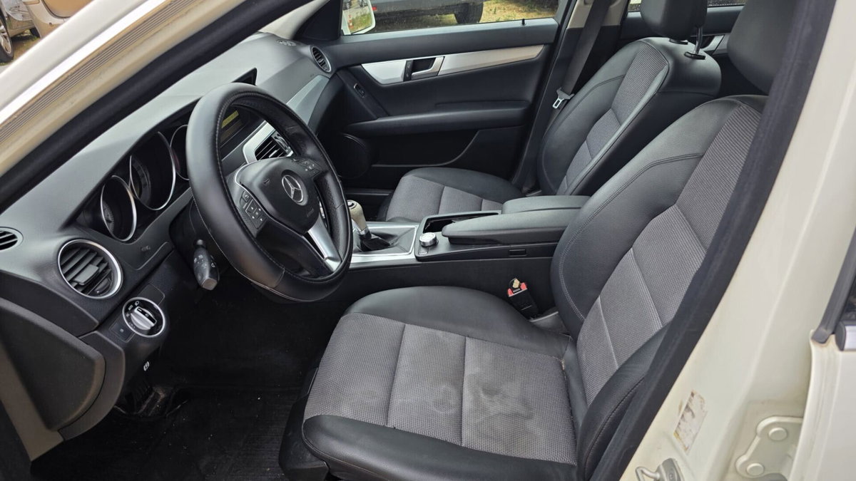 Mercedes-Benz Classe C 200 CDI BlueEFFICIENCY Avantgarde (3)