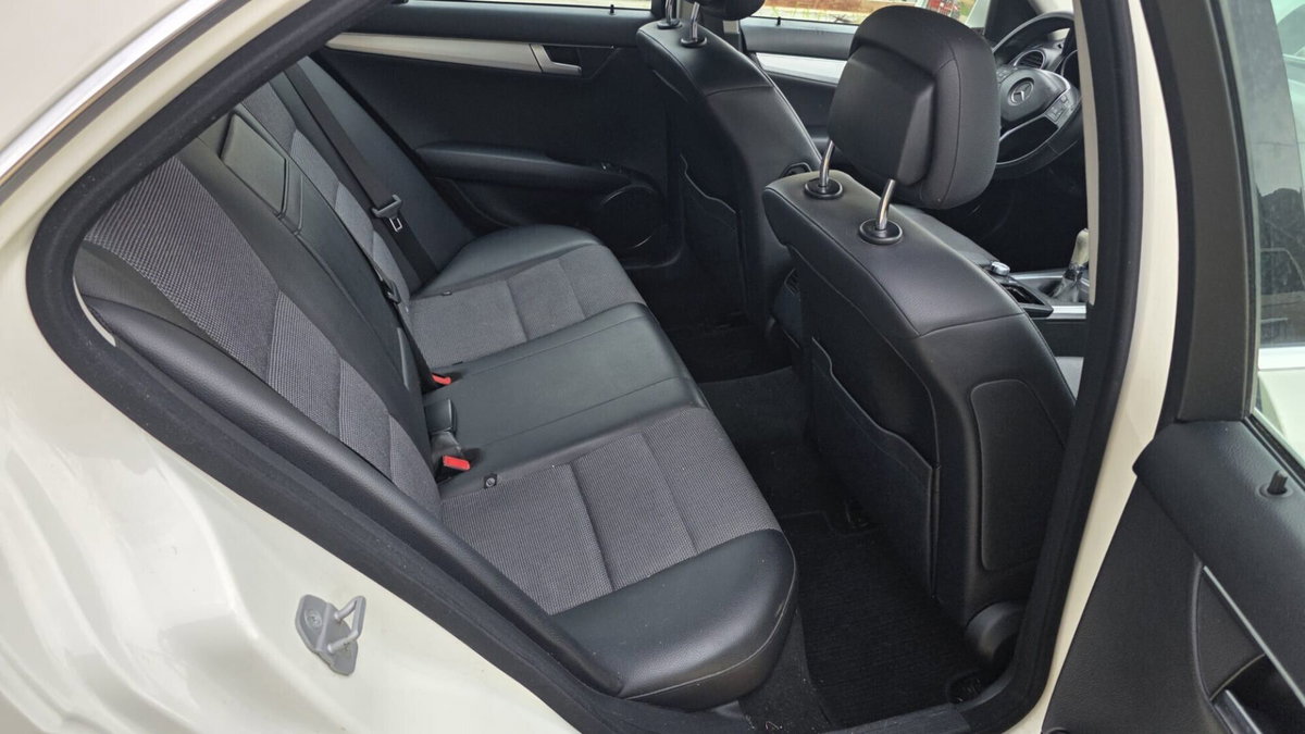 Mercedes-Benz Classe C 200 CDI BlueEFFICIENCY Avantgarde (4)