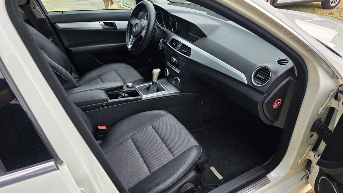 Mercedes-Benz Classe C 200 CDI BlueEFFICIENCY Avantgarde (9)