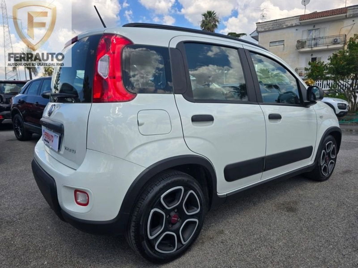 Fiat Panda 1.0 FireFly S&S Hybrid City Cross (2)