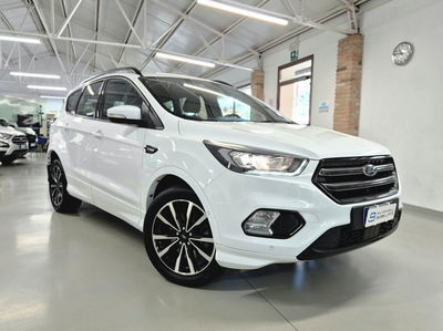 Ford Kuga 2.0 TDCI 120 CV S&S 2WD Powershift ST-Line usata