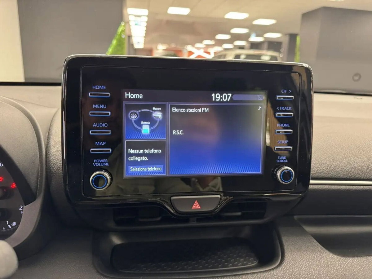 Toyota Yaris 1.5 Hybrid 5 porte Trend (12)