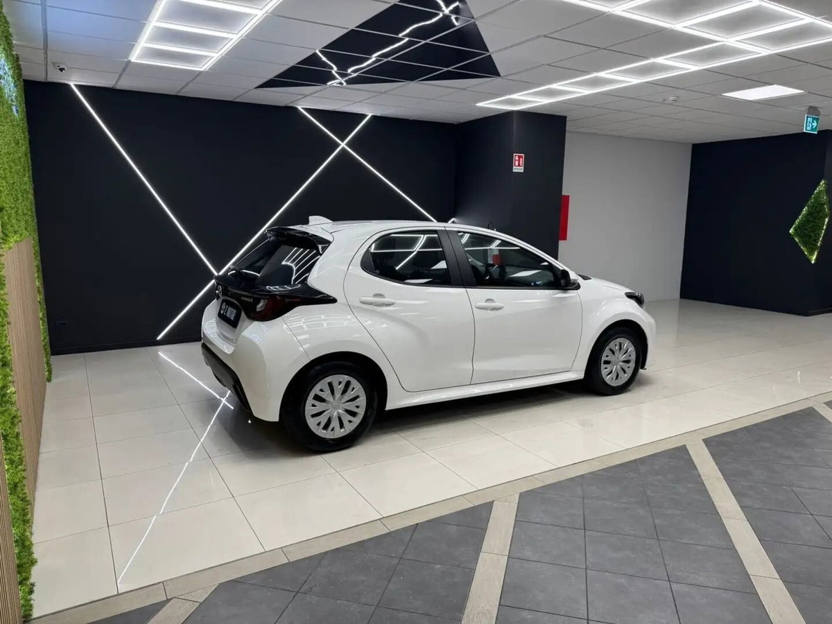 Toyota Yaris 1.5 Hybrid 5 porte Trend (2)