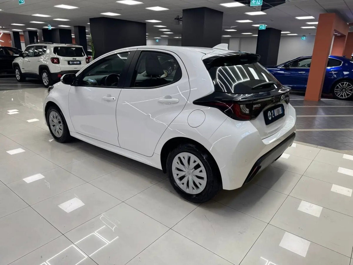 Toyota Yaris 1.5 Hybrid 5 porte Trend (4)