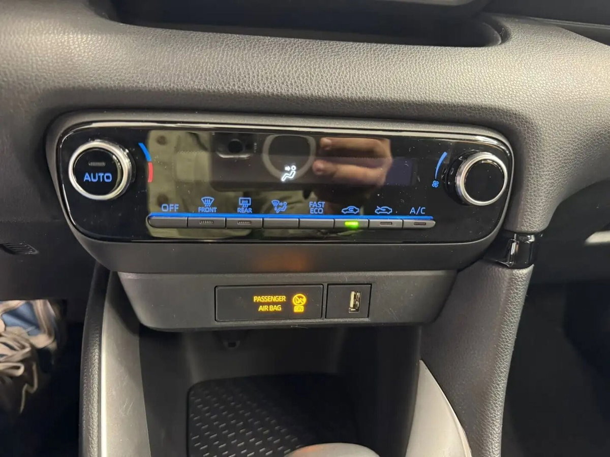 Toyota Yaris 1.5 Hybrid 5 porte Trend (9)