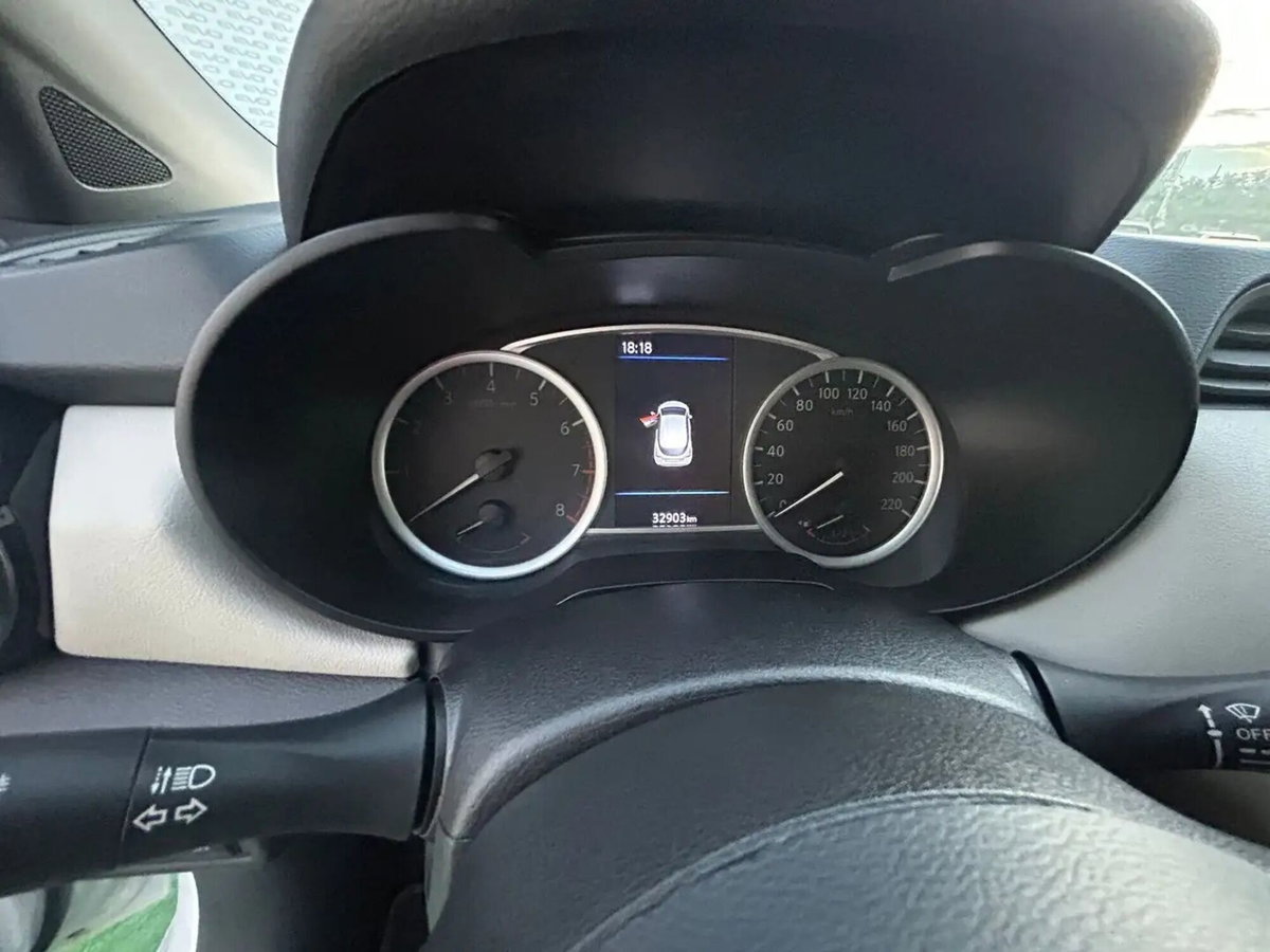 Nissan Micra IG-T 92 Xtronic 5 porte Visia (12)