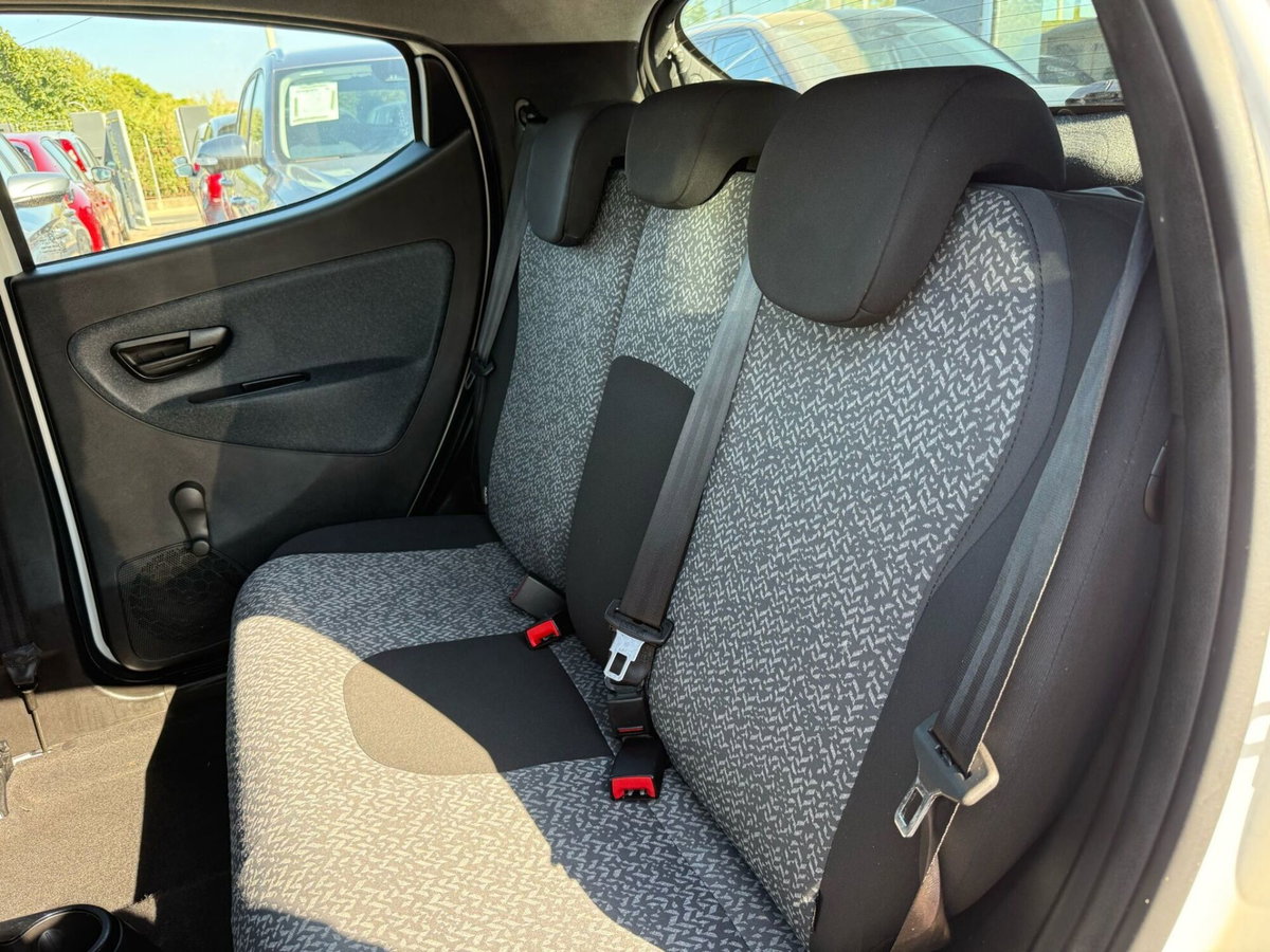 Lancia Ypsilon 1.2 69 CV 5 porte GPL Ecochic Elefantino Blu (11)