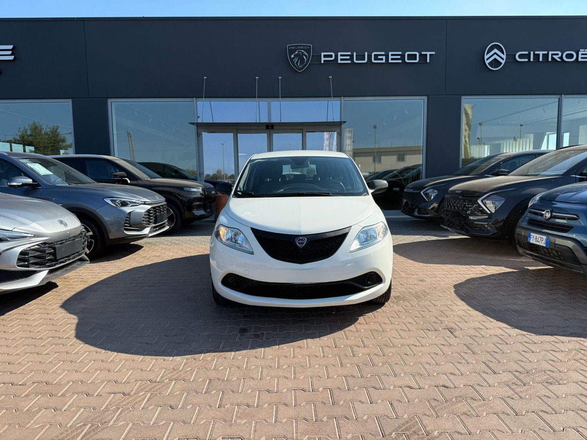 Lancia Ypsilon 1.2 69 CV 5 porte GPL Ecochic Elefantino Blu (2)