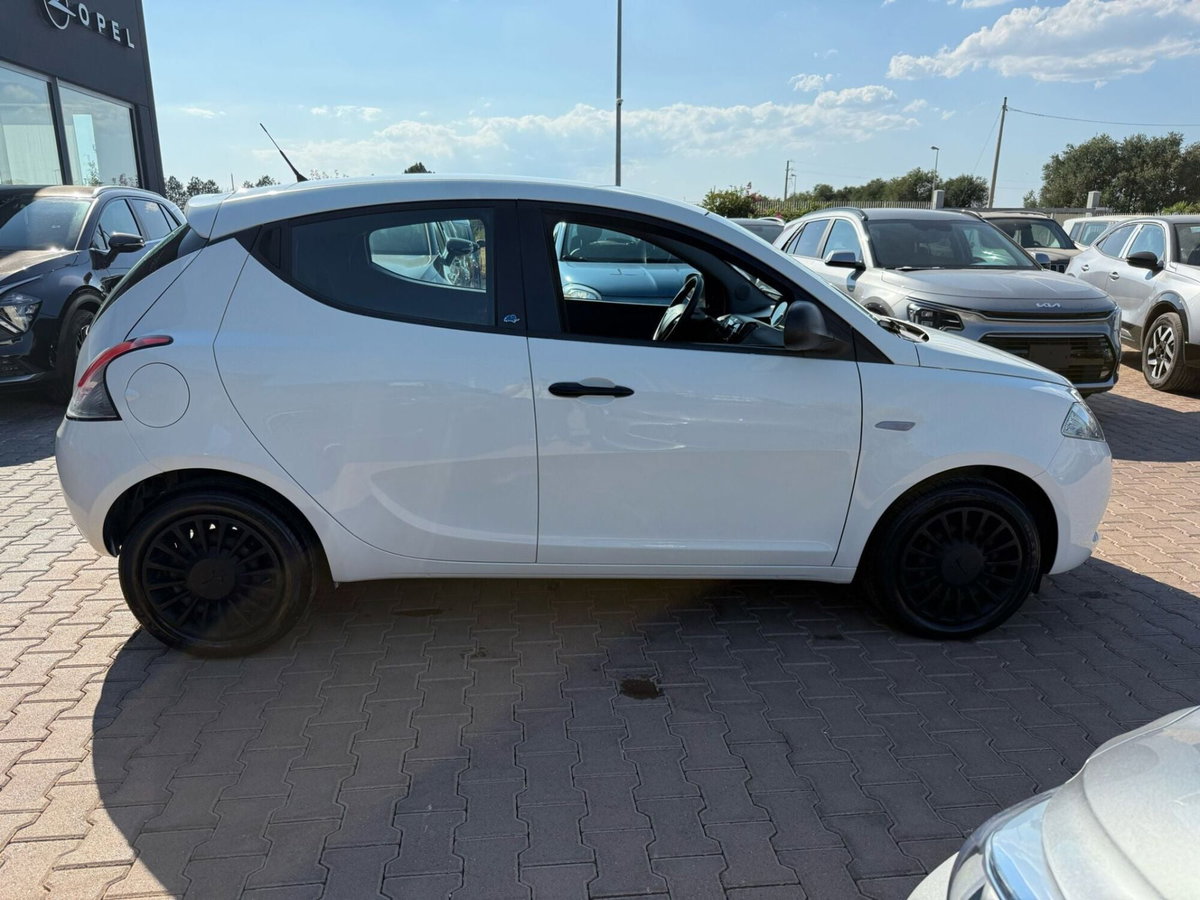 Lancia Ypsilon 1.2 69 CV 5 porte GPL Ecochic Elefantino Blu (6)