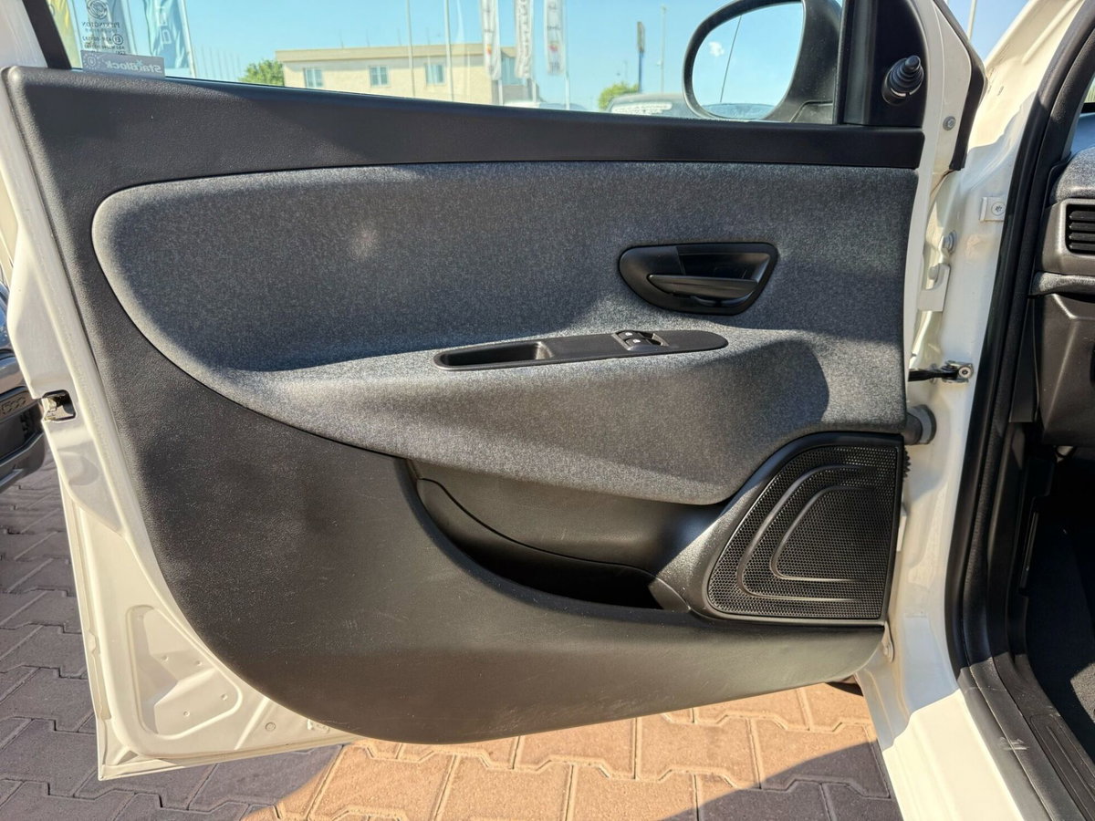 Lancia Ypsilon 1.2 69 CV 5 porte GPL Ecochic Elefantino Blu (7)
