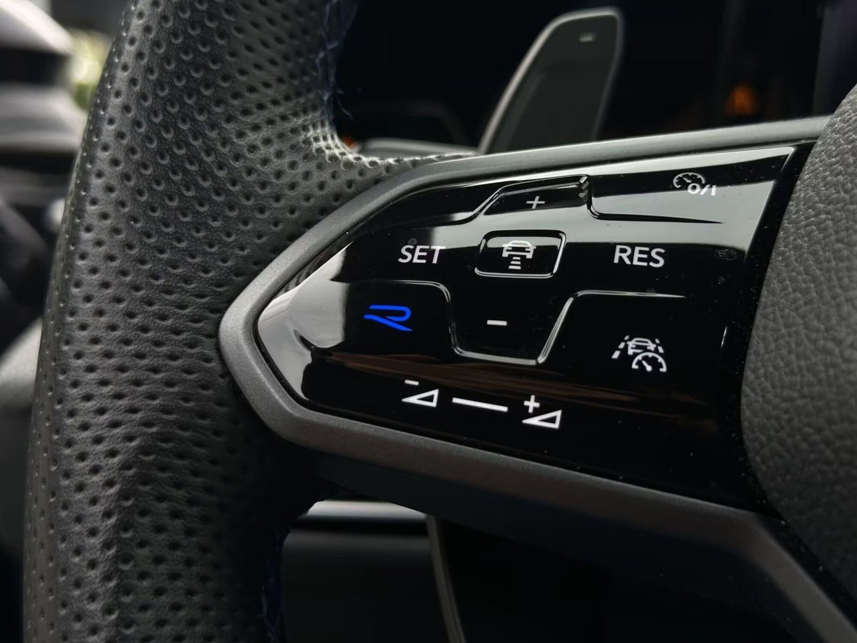 Volkswagen Golf 2.0 TSI R DSG 4Motion (14)